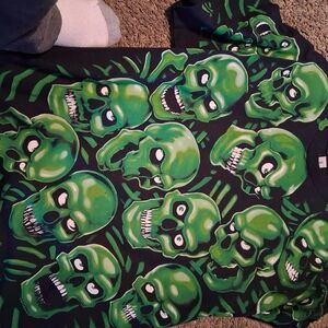 Gildan Black and Green Skull Short Sleeve Tee